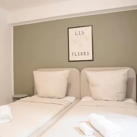 Hamburger Am Flughafen Hamburg-Harburg